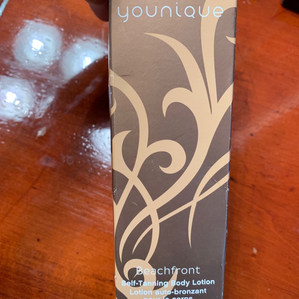 Younique Beachfront Bronzer Self Tanning lotion